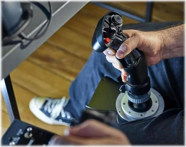 THRUSTMASTER F A 18C a3c04610408f889e5d46a321a434d3ad