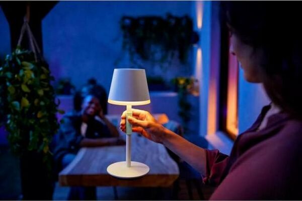 PHILIPS HUE Go White 233feddabf55e6aba05227a48eed3d8b