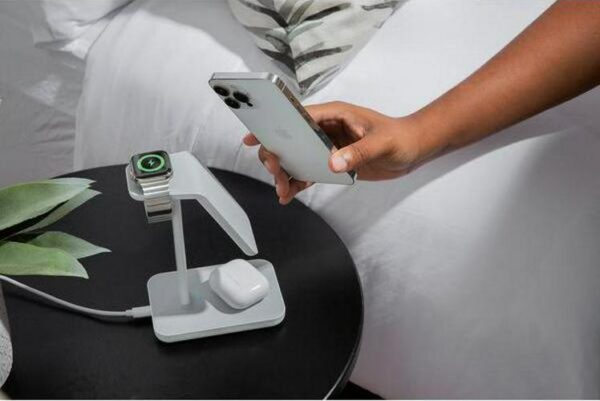 TWELVE SOUTH HiRise 3 Qi Wireless Charging Stand with MagSafe - White - Image 13