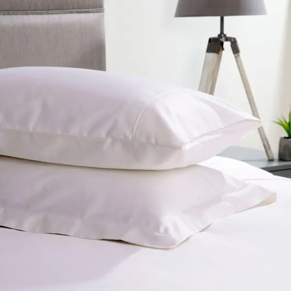 Belledorm 600 Thread Count Cotton Oxford Pillowcase Pair in White - Image 2